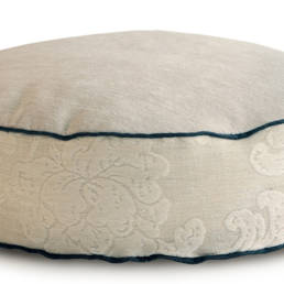 Medium Dog Bed - Cosy Cream Velvet back - 03 - Wolves and Lions