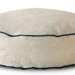 Medium Dog Bed - Cosy Cream Velvet front - 03 - Wolves and Lions